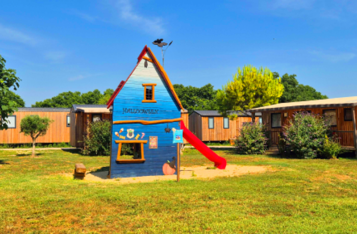 Camping Monte Cristo in Vauvert, mobile homes and games