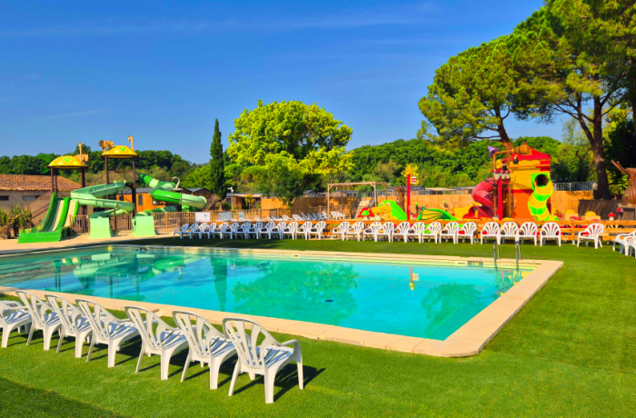 Camping Monte Cristo in Vauvert, swimming pool and water games