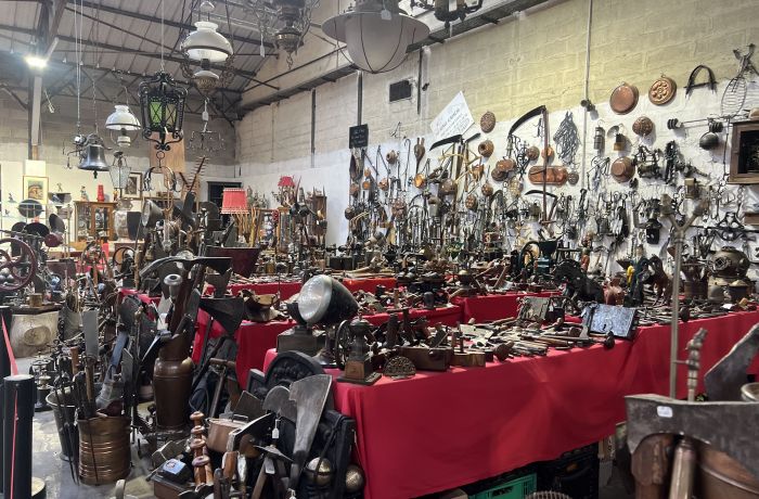 the second-hand dealer's village of Vauvert