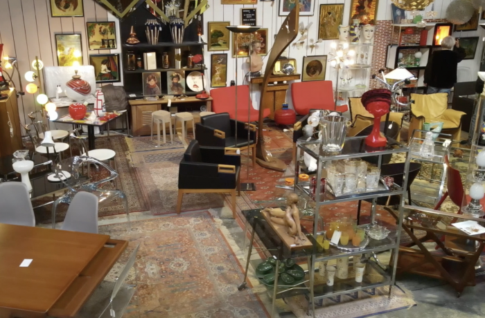 the second-hand dealer's village of Vauvert