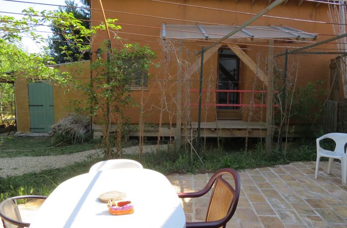 dormitory room, natural outdoor reception