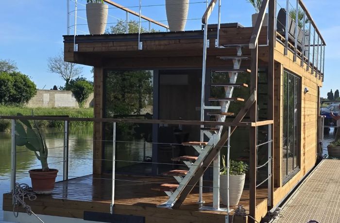 houseboat Camargue Port de Saint-Gilles dans le Gard