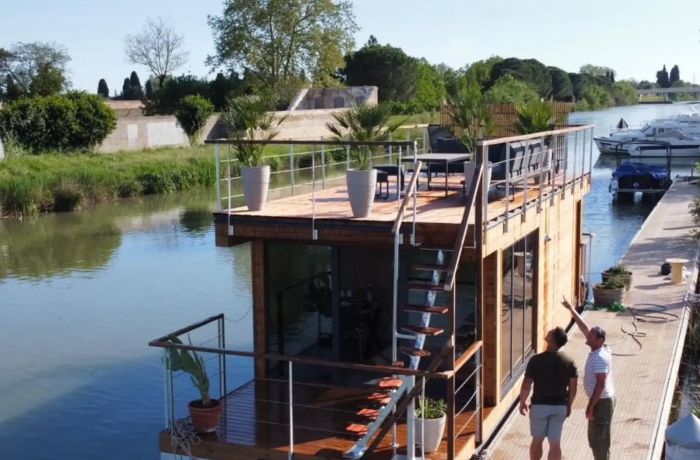 houseboat Camargue Port de Saint-Gilles dans le Gard