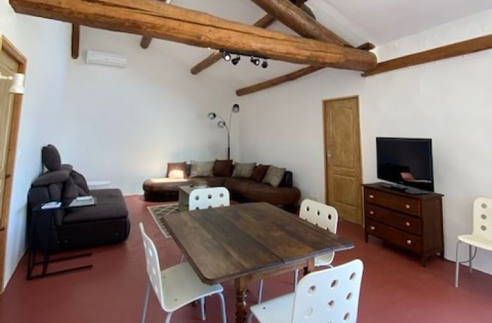 pièce de vie mas des pointes gîte la paillère