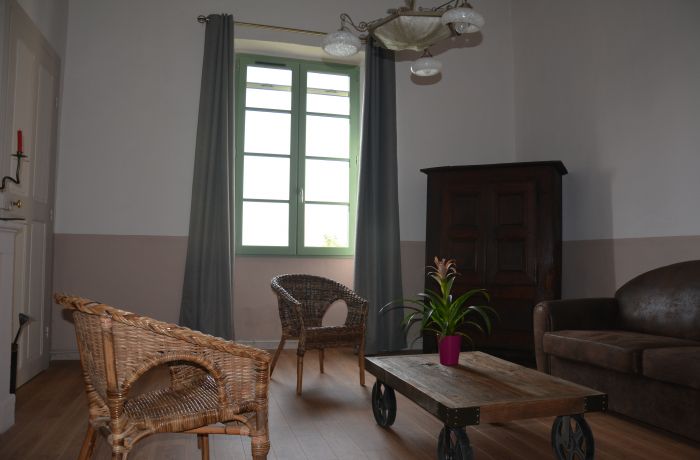 location ancienne abbaye de franquevaux gite le camargue