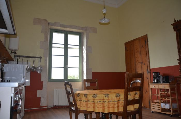 location ancienne abbaye de franquevaux gite le camargue