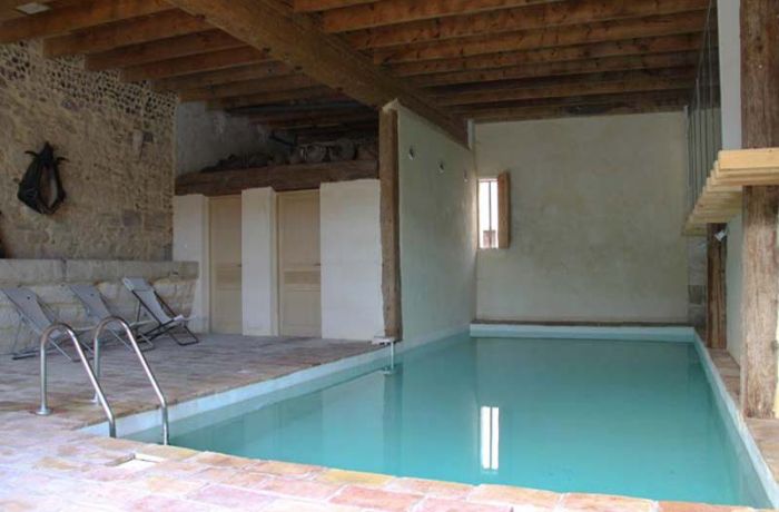 location ancienne abbaye de franquevaux gite le camargue